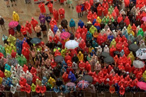 Télétubbies army vs. mecs à poil (© Paléo / Pierre Descombes)